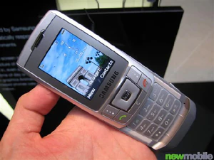 Samsung D900 Silver Edition 1