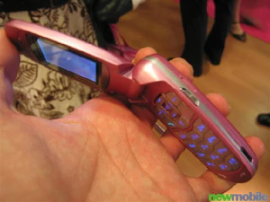 Samsung X650 Pink Ribbon Edition 02