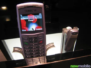 Samsung X820 Silver Edition 1