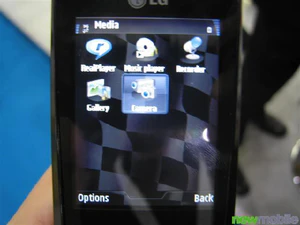 Smartphoneshow LG joy 27