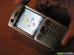 Sony Ericsson P990i 72