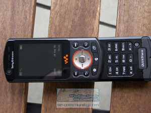 Sony Ericsson W900i 09