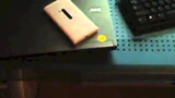 De Nokia Lumia 920 die mysterieus van tafels glijdt – wat is hier aan de hand?