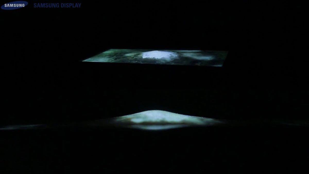 De eerste rekbare OLED-schermtechnologie van Samsung in actie