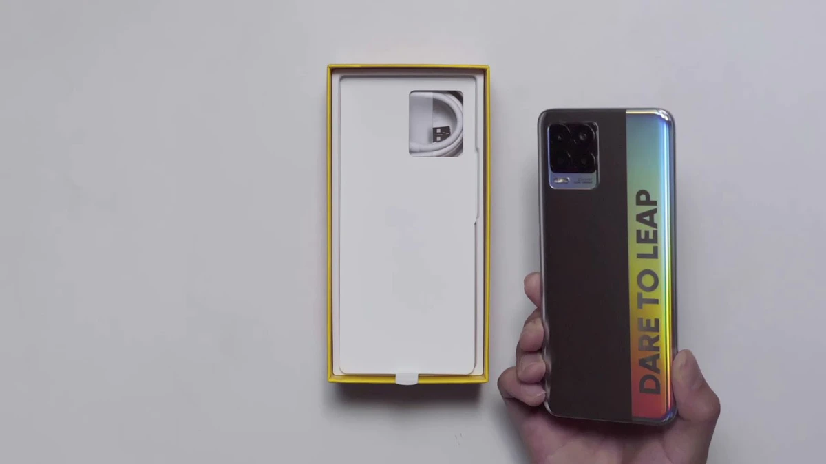 Wat zit er in de doos van de realme 8? Compleet unboxing overzicht