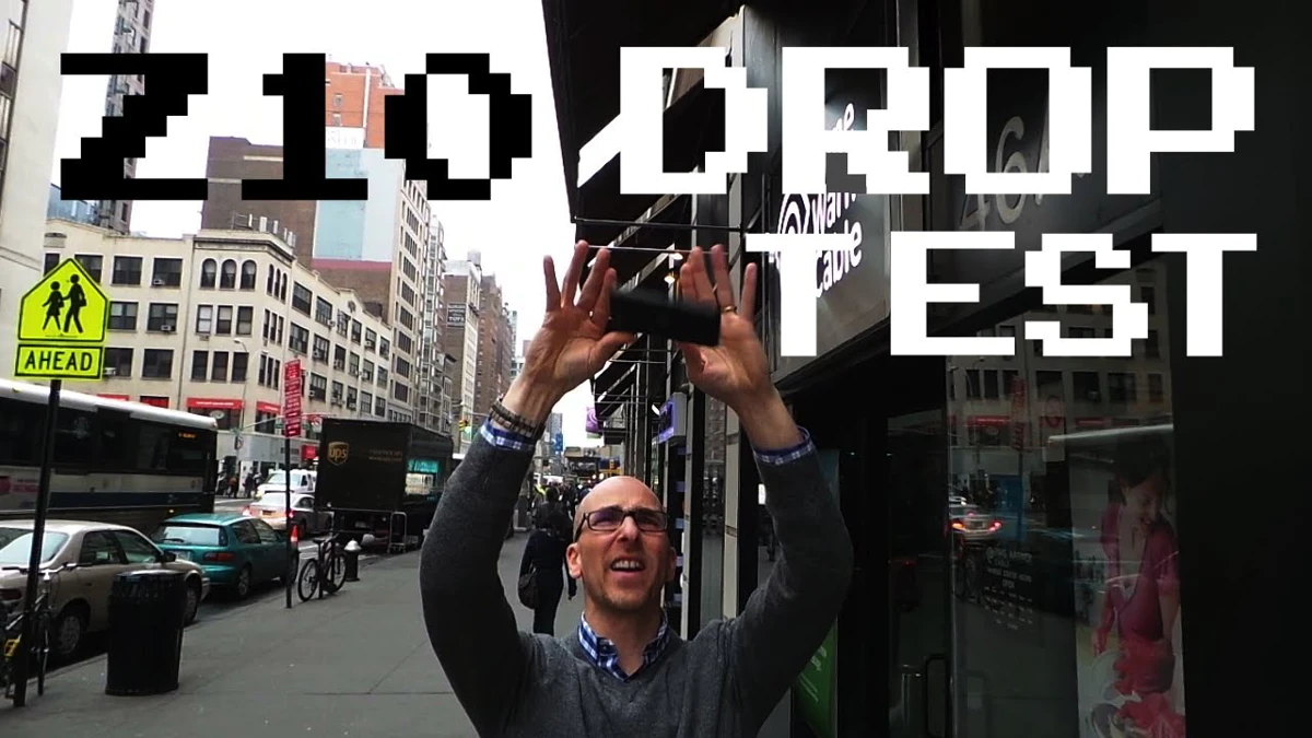 Houdt de BlackBerry Z10 een valtest vol? De ultieme duurzaamheidstest