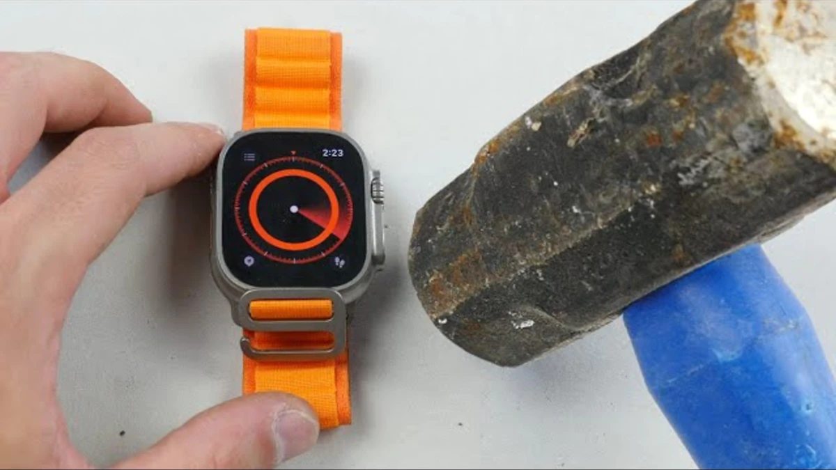 Apple Watch Ultra valtest: overleeft hamer en 4 voet vrije val zonder barst