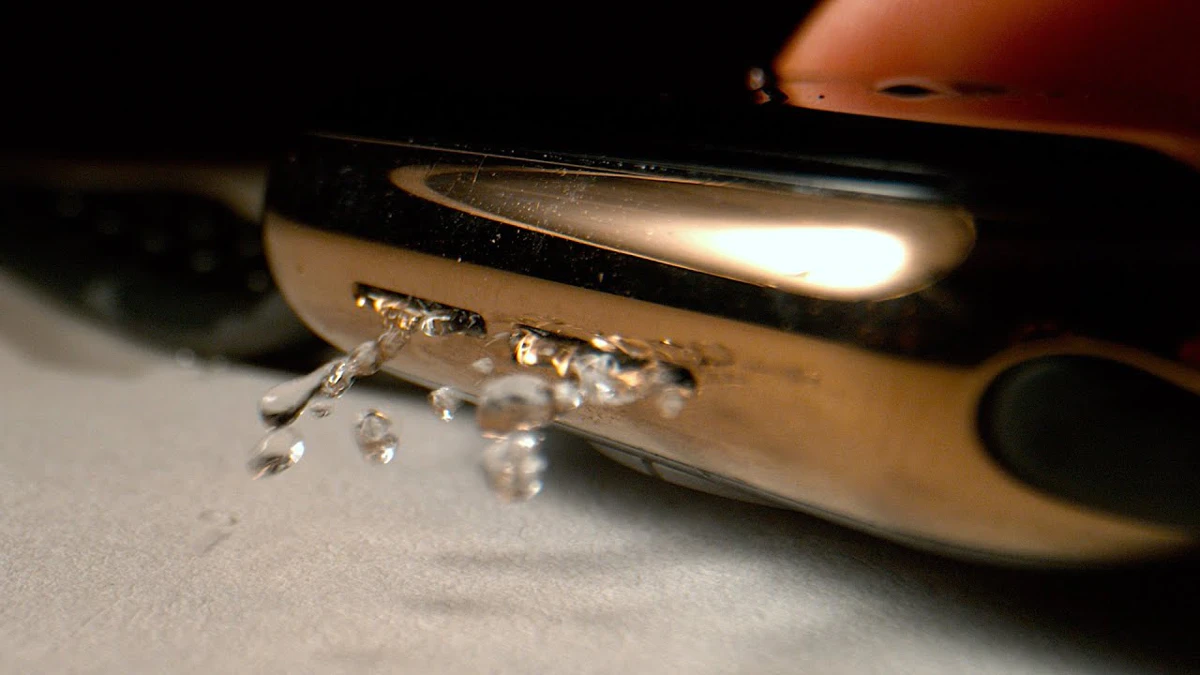Hoe een Apple Watch water uitspuwt in extreme slow motion – geniaal mechanisme onthuld