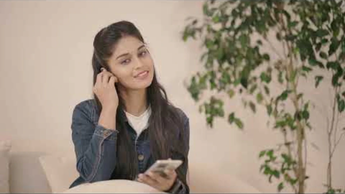 Realme 8 onthuld: Michelle Dilhara toont de slanke 64MP camera-telefoon