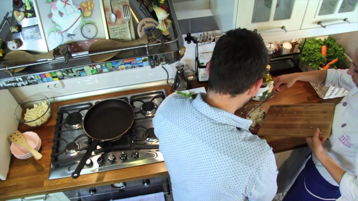 Off-Limits: Chef Kamelia kookt een hamburger met dit bizarre ingrediënt