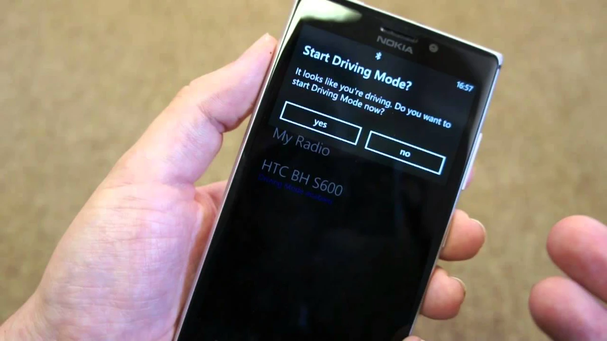 Hoe werkt de rijmodus op Windows Phone en voorkomt afleiding in de auto