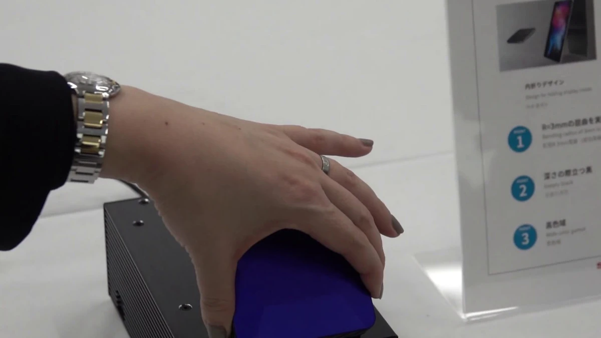 Sharp werkt aan een opvouwbare clamshell-telefoon: dit weten we al