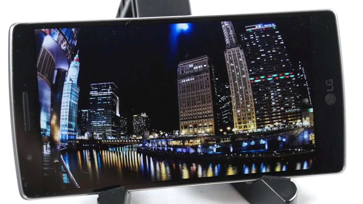 Eerste indrukken van het gebogen P-OLED Full HD-scherm van de LG G Flex 2