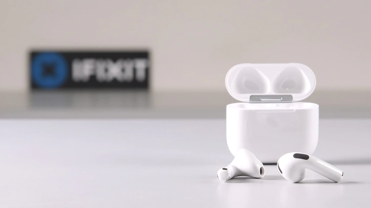 AirPods 5 teardown: zijn de batterijen nu wel vervangbaar?
