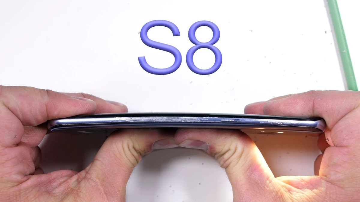 Samsung Galaxy S8 duurzaamheidstest: kras-, brand- en buigproef in actie