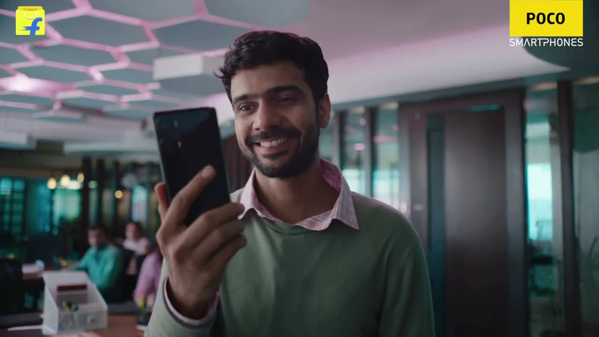 Deze bizarre Poco F5-reclame is zo slecht dat het weer goed is